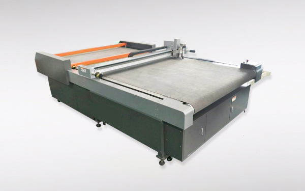 汽車內(nèi)飾振動(dòng)刀切割機(jī) 汽車內(nèi)飾振動(dòng)刀切割機(jī)