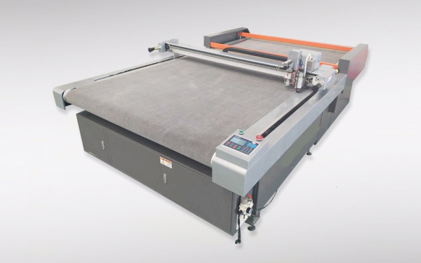 汽車內(nèi)飾振動(dòng)刀切割機(jī) 汽車內(nèi)飾振動(dòng)刀切割機(jī)